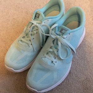 Nike Revolution 3 sneakers